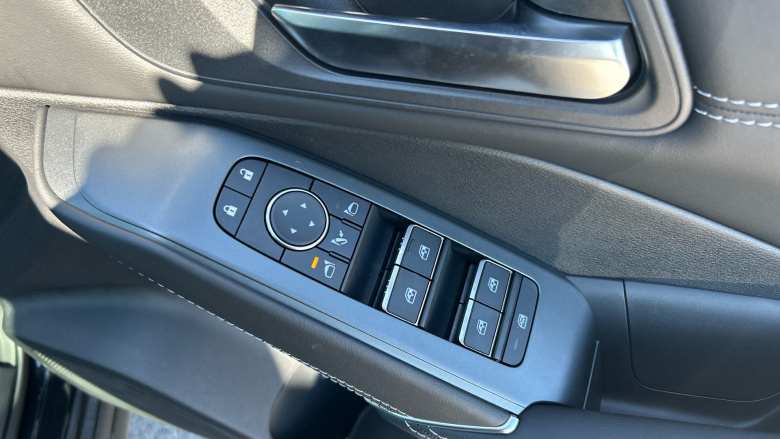 Nissan Qashqai 1.3 DiG-T MH N-Connecta 5dr Petrol Hatchback